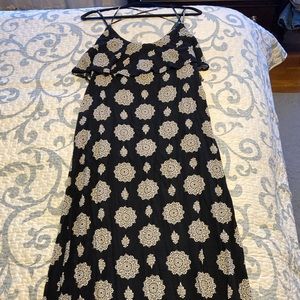 Cute black and white maxi dress size medium